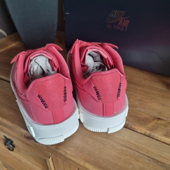 Nike AF1 react pink TrainersUk 5.5New In box - Picture 3 of 4
